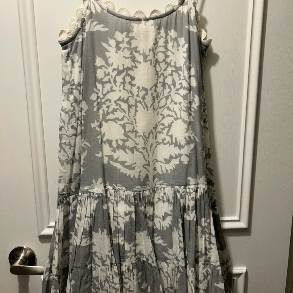 Juliet Dunn Gray and White Patterned Dress